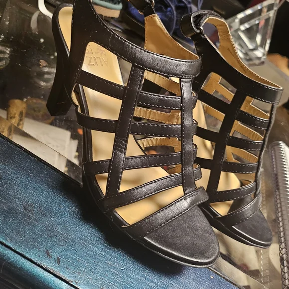 Naturalizer Black Strappy Heels ~Comfortable~  *lowest Price Unless Bundled* - Picture 3 of 3
